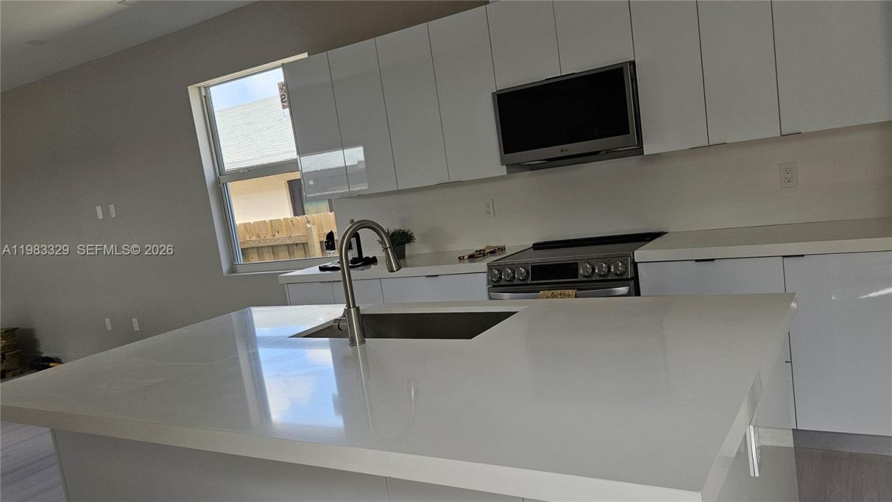 1028 NW 8th Ave , Fort Lauderdale, FL 33311 Photo