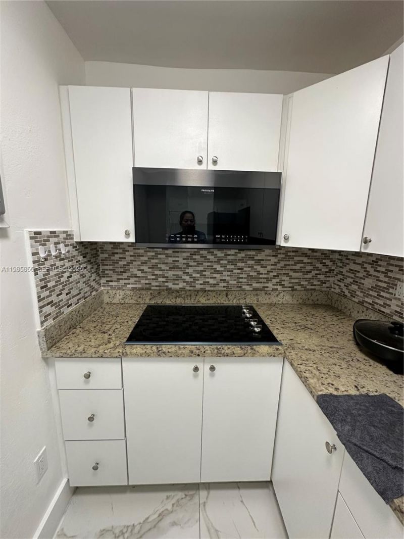 4713 NW 7th St , Unit 406-1, Miami, FL 33126 Photo