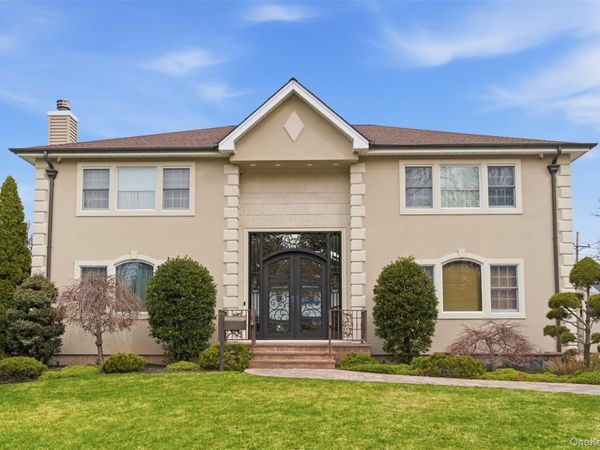 2 Knoll Lane , Glen Head, NY 11545