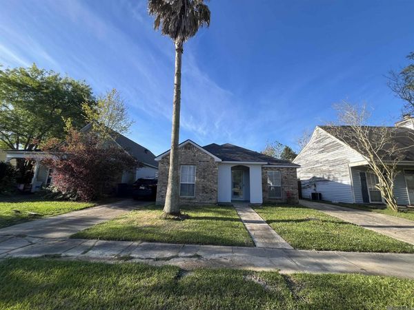 15588 Springwood Ave, Baton Rouge, LA 70817