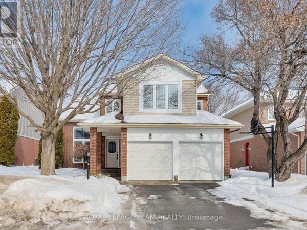 8 Saddlebrook Street, Ottawa, ON K2G5N6