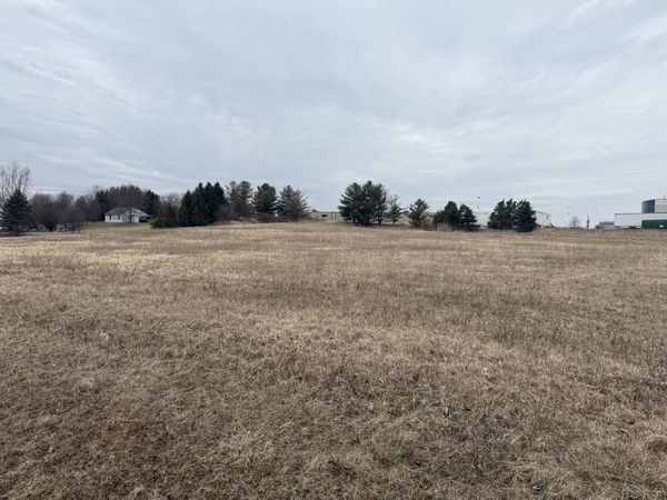 5660 W OAKWOOD ROAD, Franklin, WI 53132