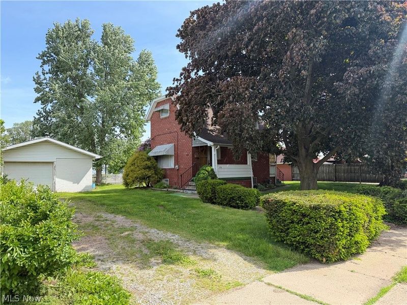 218 S Lawn Drive, Newcomerstown, OH 43832 Photo 1