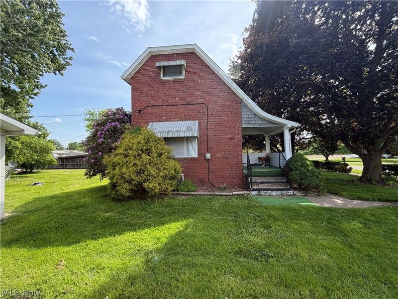218 S Lawn Drive, Newcomerstown, OH 43832 Photo 11