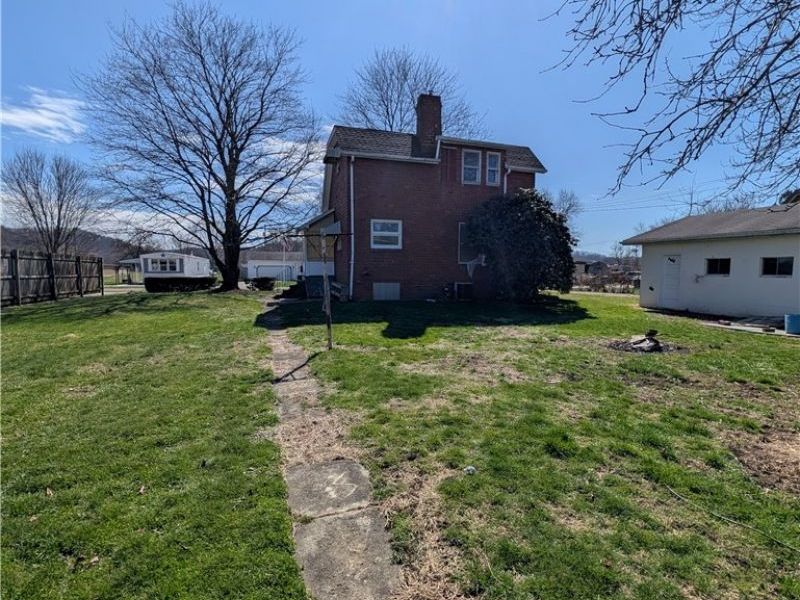 218 S lawn Drive, Newcomerstown, OH 43832 Photo 13