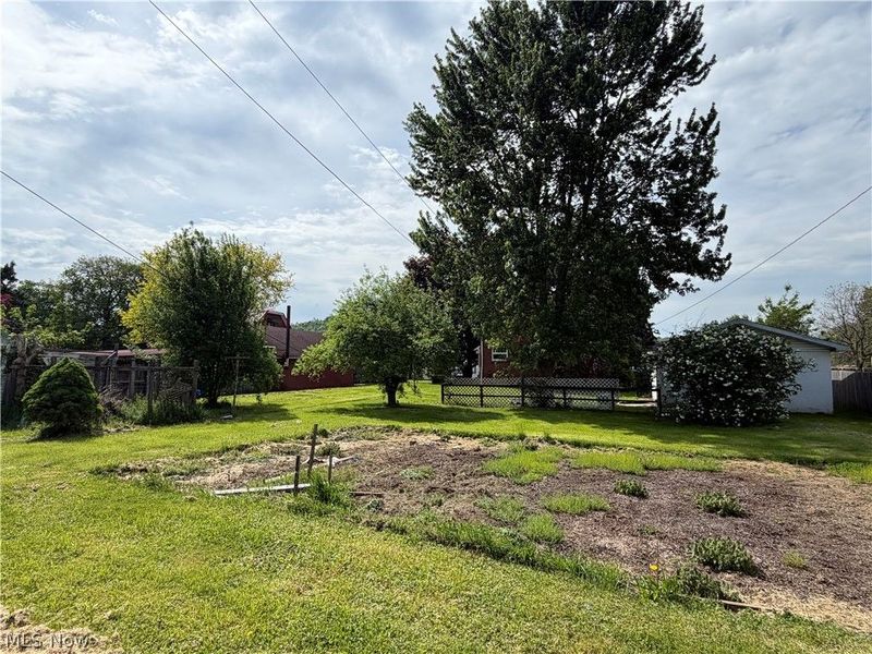 218 S Lawn Drive, Newcomerstown, OH 43832 Photo 16