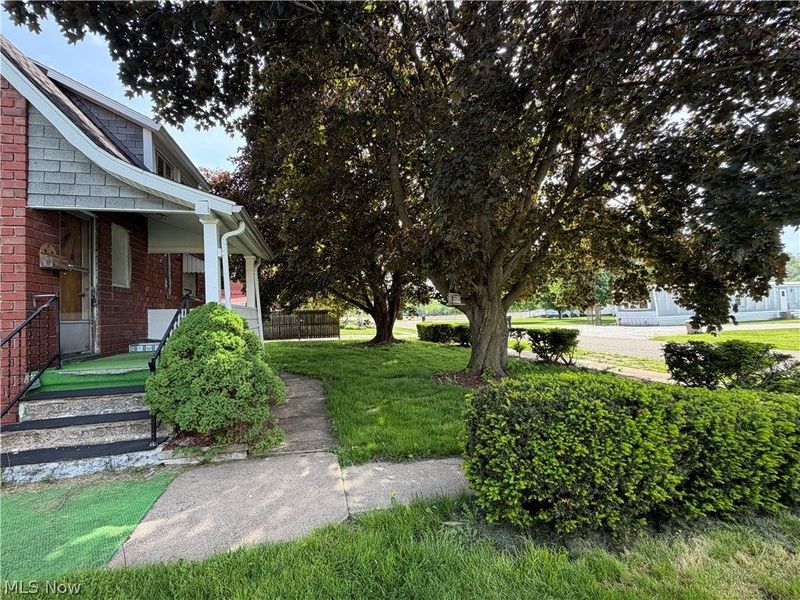 218 S Lawn Drive, Newcomerstown, OH 43832 Photo 2