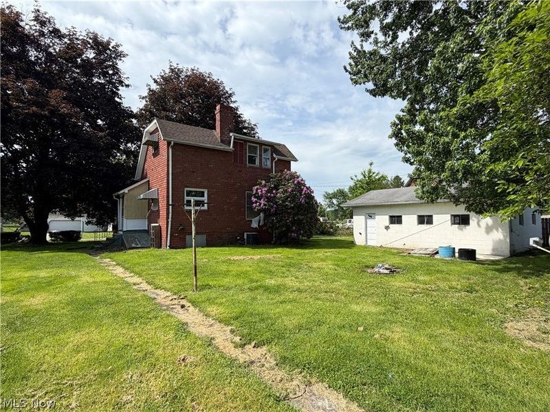 218 S Lawn Drive, Newcomerstown, OH 43832 Photo 4