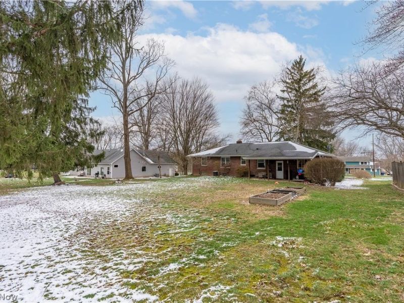 6775 Grove Road, New Franklin, OH 44216 Photo 2