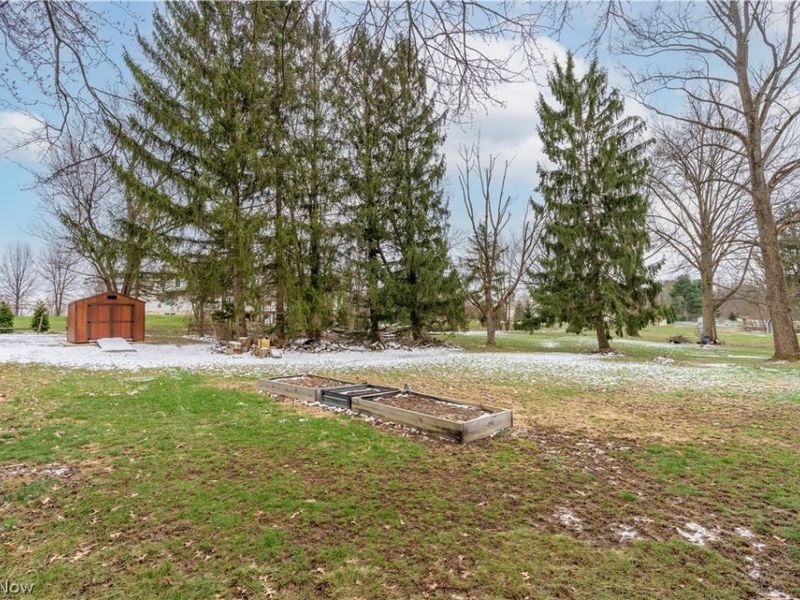 6775 Grove Road, New Franklin, OH 44216 Photo 3