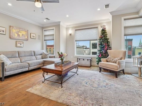 104 Poplar St, Jersey, NJ 07307