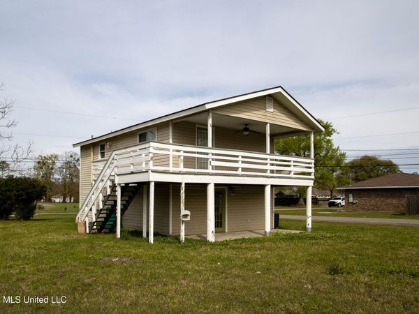 924 Washington Street, Waveland, MS 39576