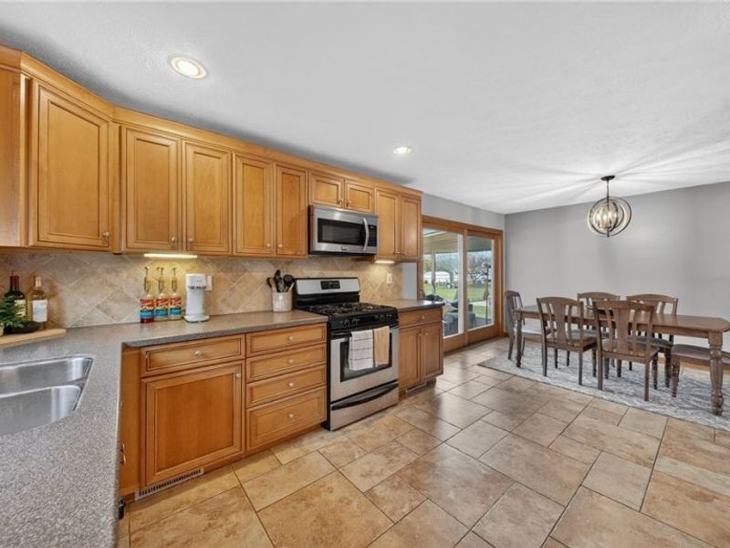 6716 Charles Road, North Olmsted, OH 44070 Photo 13