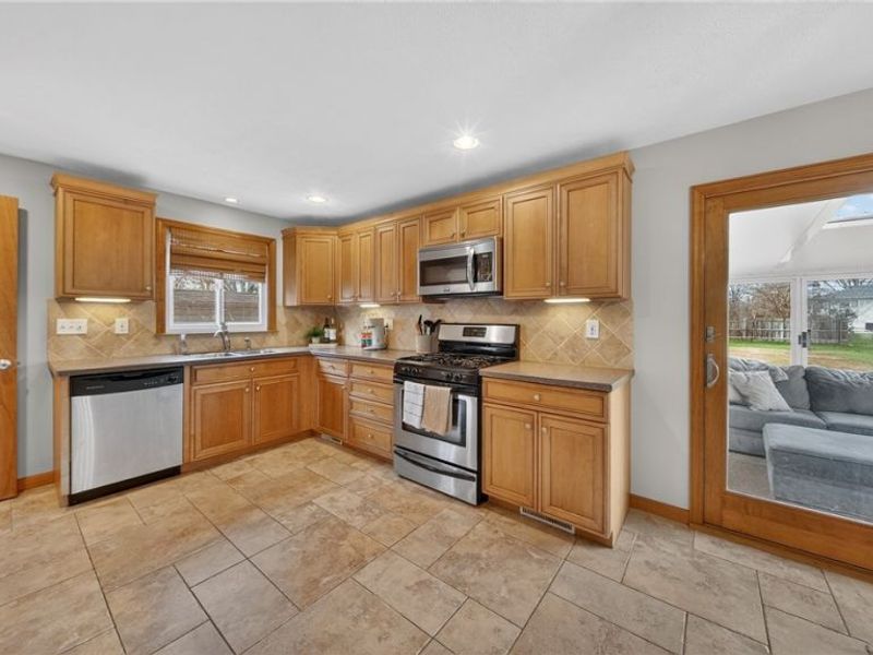 6716 Charles Road, North Olmsted, OH 44070 Photo 16