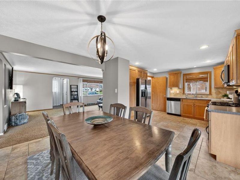 6716 Charles Road, North Olmsted, OH 44070 Photo 18