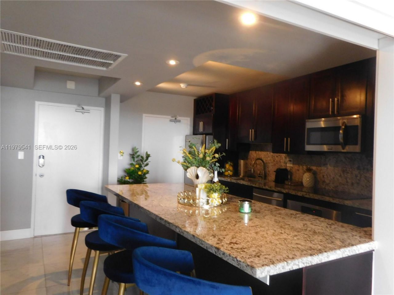 5401 Collins Ave , Unit 526, Miami Beach, FL 33140 Photo