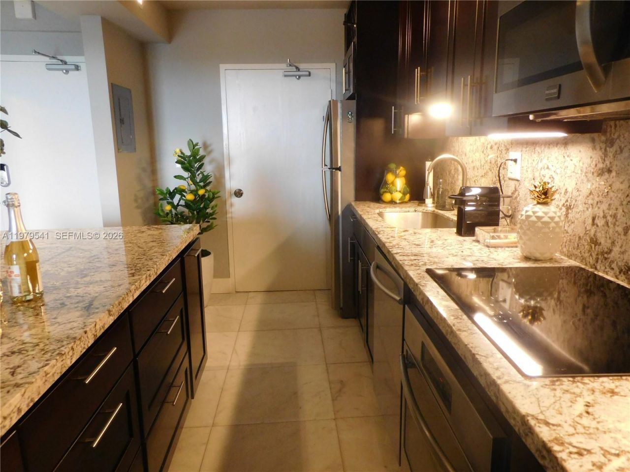 5401 Collins Ave , Unit 526, Miami Beach, FL 33140 Photo