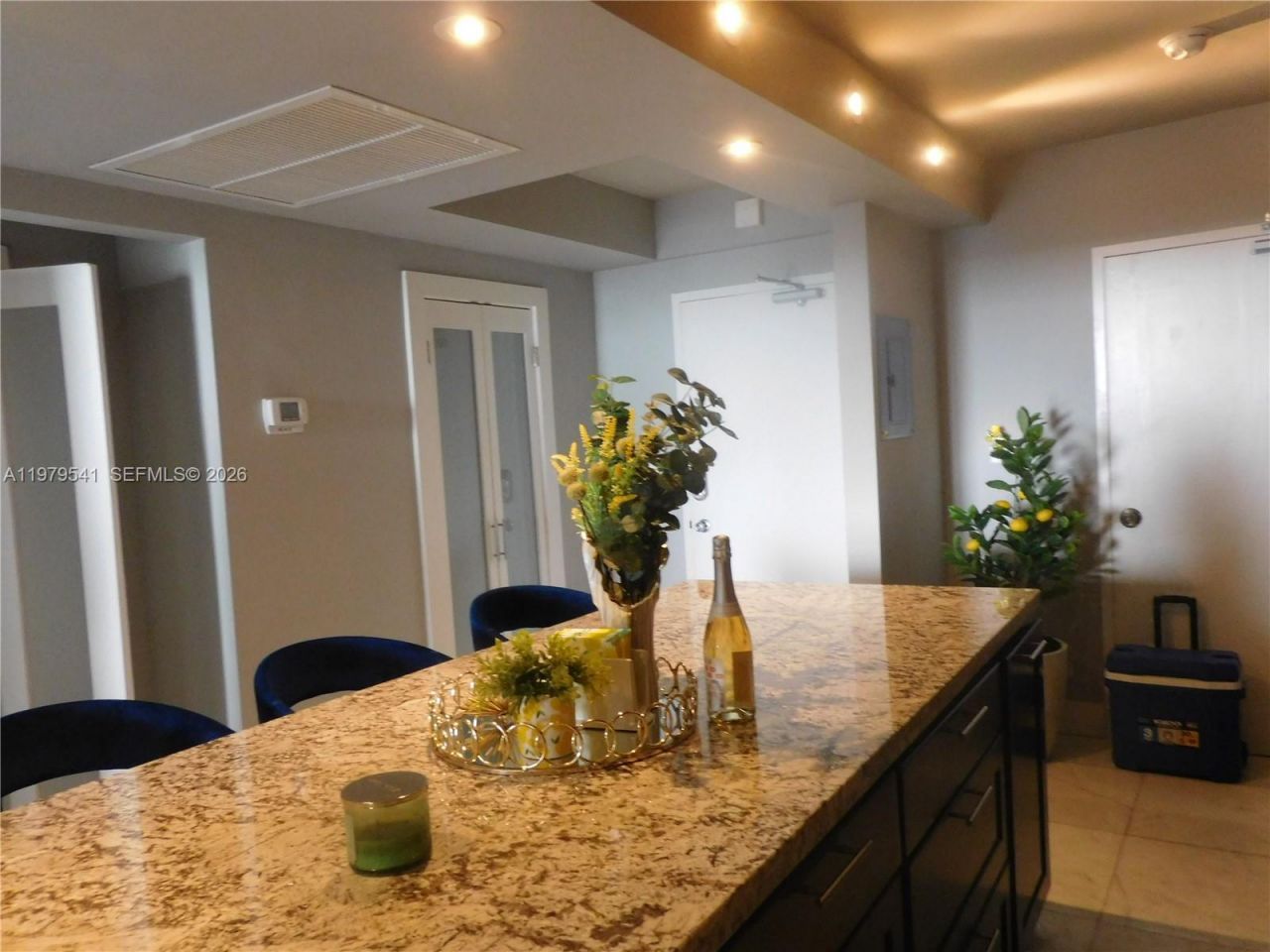 5401 Collins Ave , Unit 526, Miami Beach, FL 33140 Photo