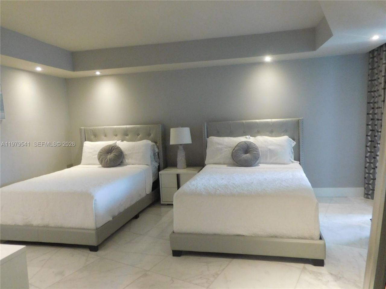 5401 Collins Ave , Unit 526, Miami Beach, FL 33140 Photo