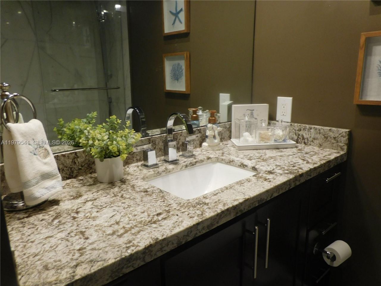 5401 Collins Ave , Unit 526, Miami Beach, FL 33140 Photo