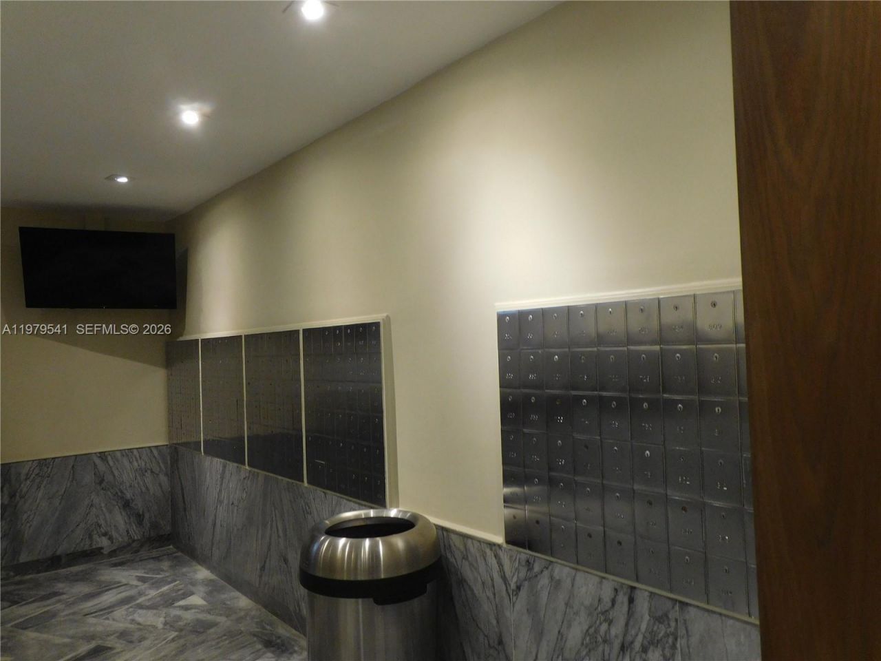 5401 Collins Ave , Unit 526, Miami Beach, FL 33140 Photo