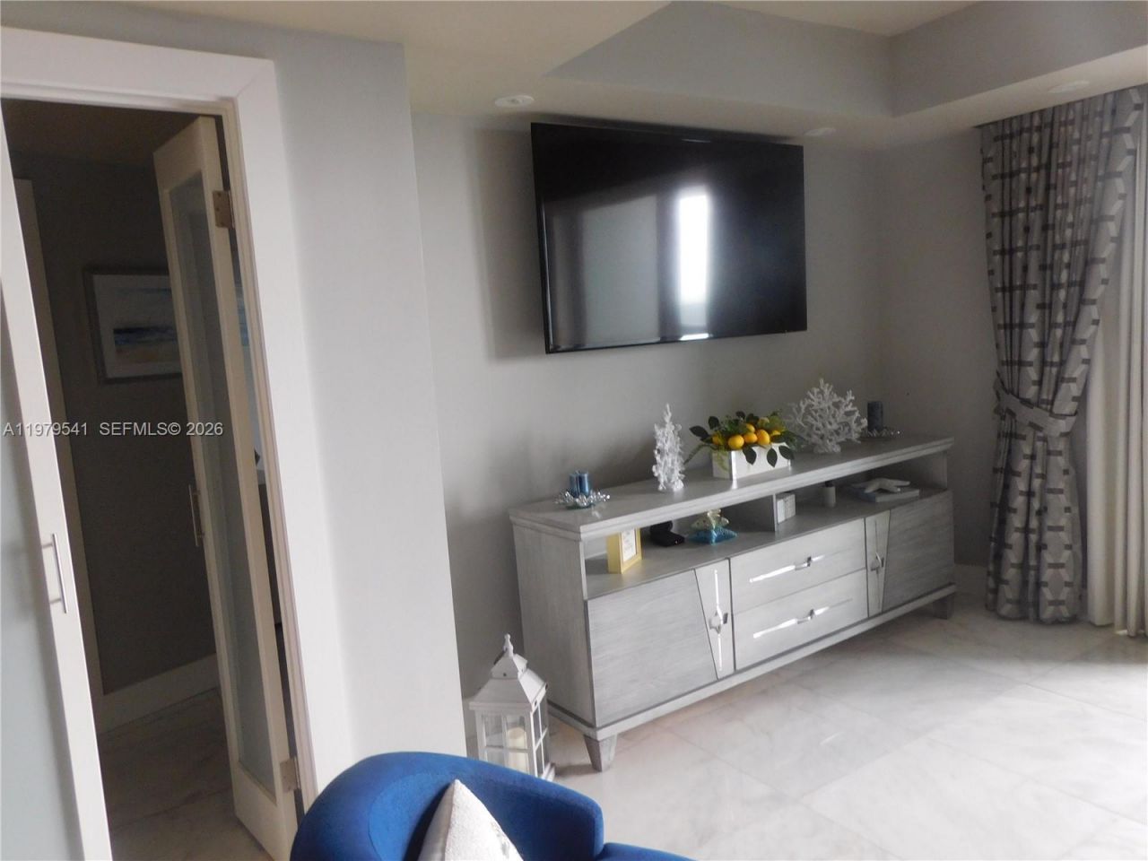 5401 Collins Ave, Unit 526, Miami Beach, FL 33140 Photo