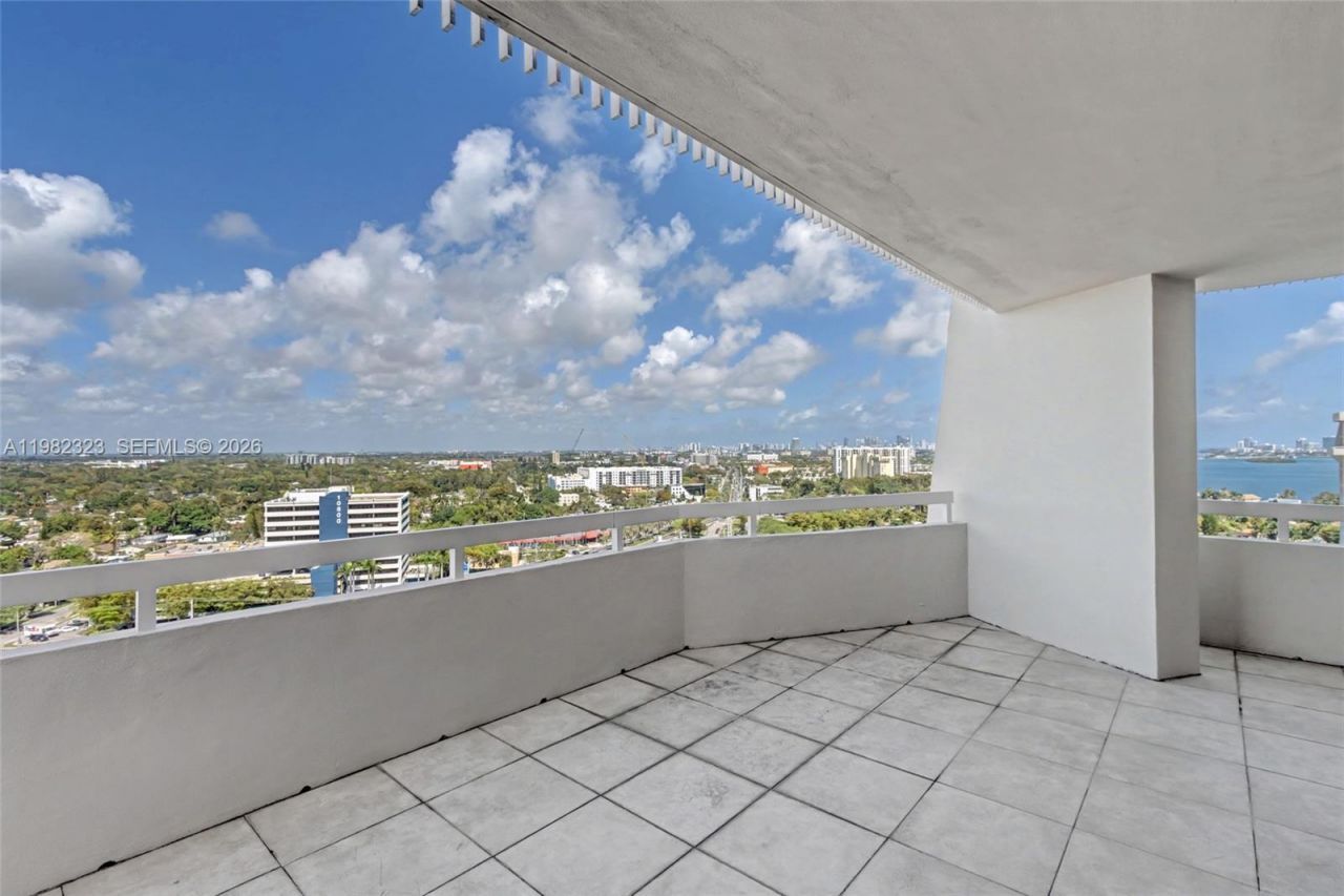 2000 Towerside Ter , Unit PH11, Miami, FL 33138 Photo