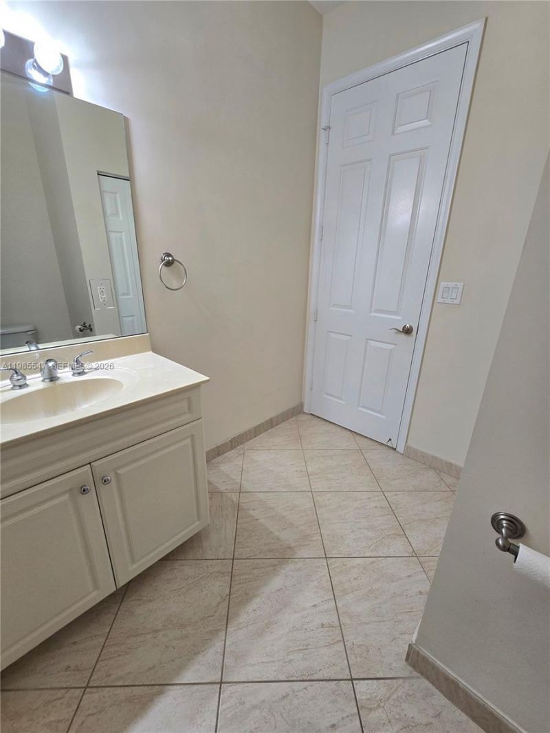 6841 N Lakeside Cir N, Unit 109-1, Davie, FL 33314 Photo