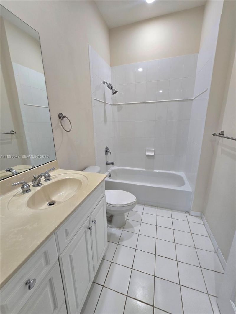 6841 N Lakeside Cir N, Unit 109-1, Davie, FL 33314 Photo