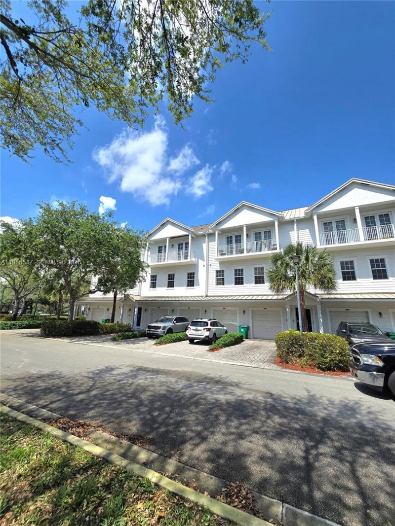 6841 N Lakeside Cir N, Unit 109-1, Davie, FL 33314 Photo