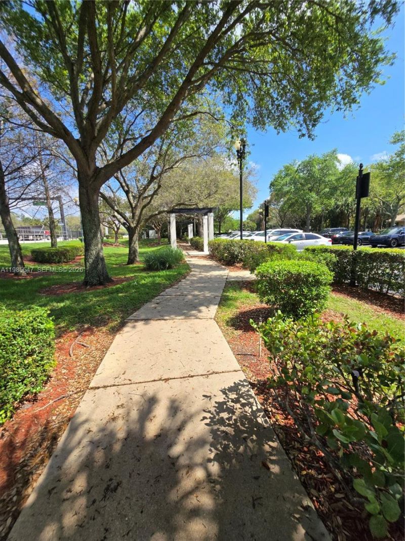 6841 N Lakeside Cir N, Unit 109-1, Davie, FL 33314 Photo