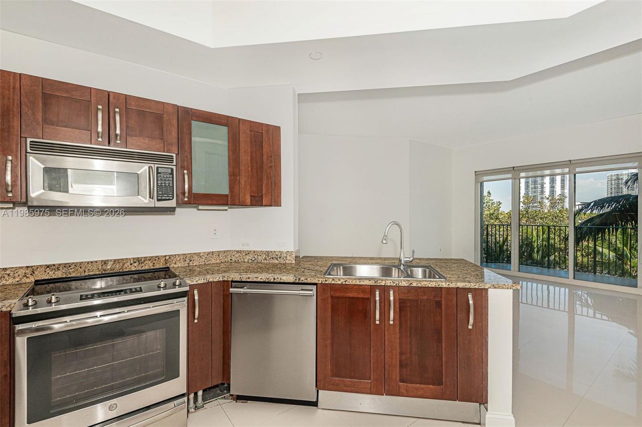 20000 E Country Club Dr , Unit 412, Aventura, FL 33180 Photo