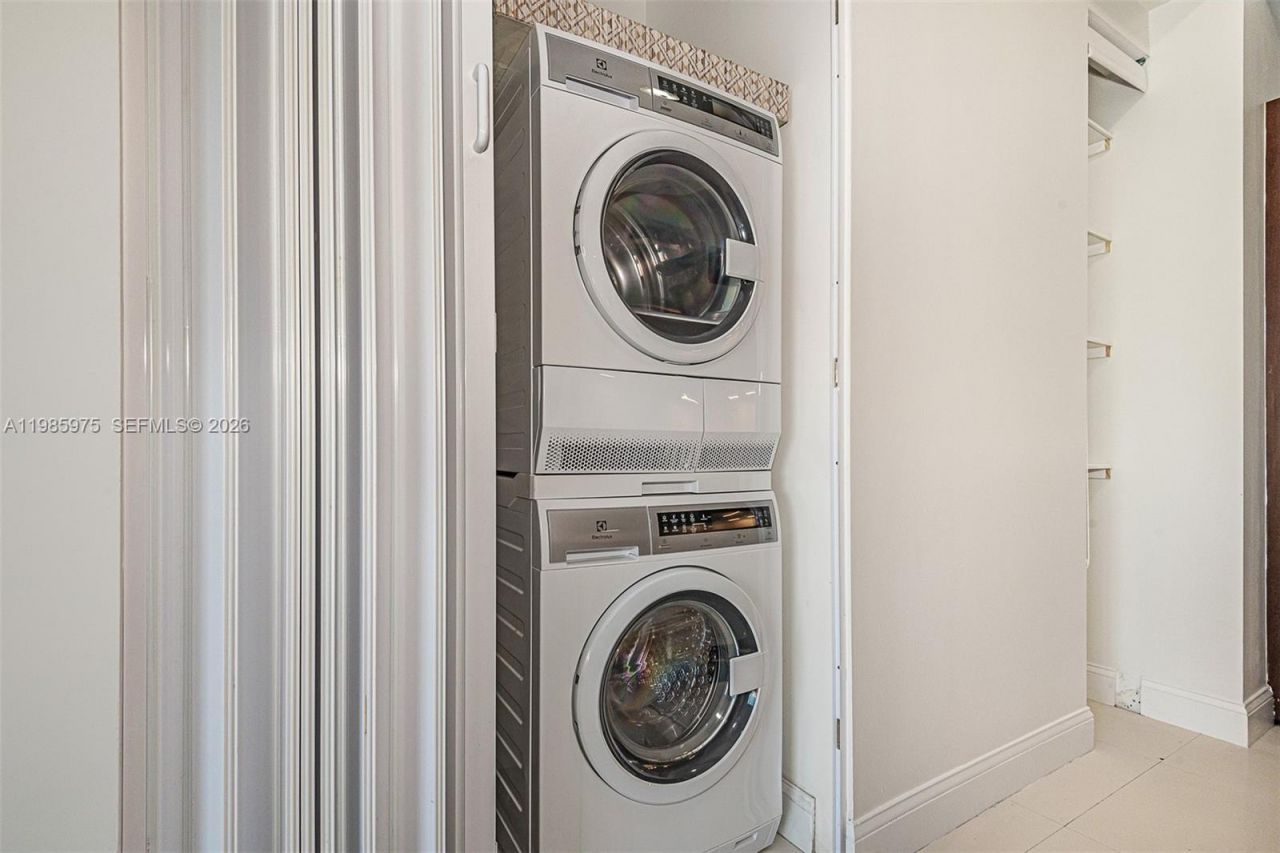 20000 E Country Club Dr , Unit 412, Aventura, FL 33180 Photo