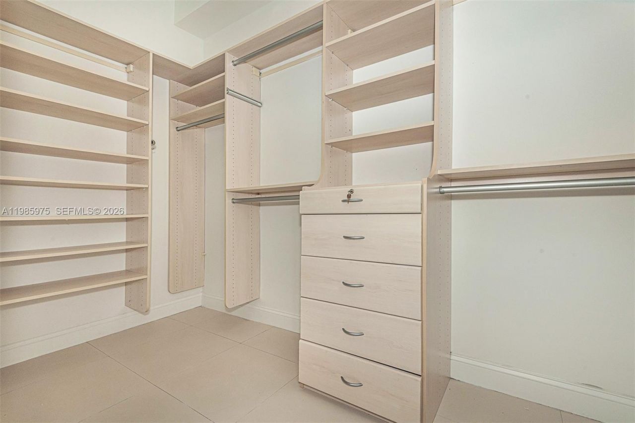 20000 E Country Club Dr , Unit 412, Aventura, FL 33180 Photo