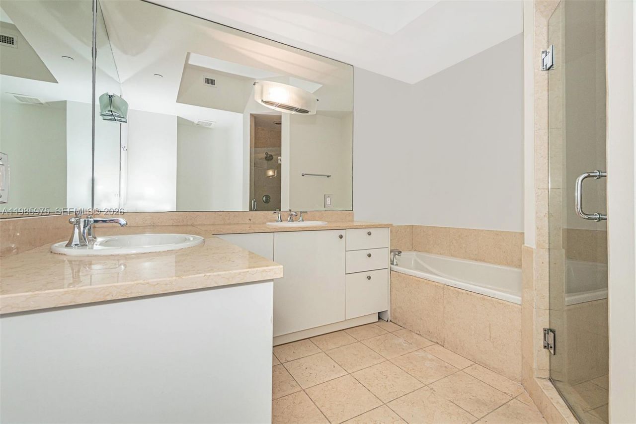 20000 E Country Club Dr , Unit 412, Aventura, FL 33180 Photo