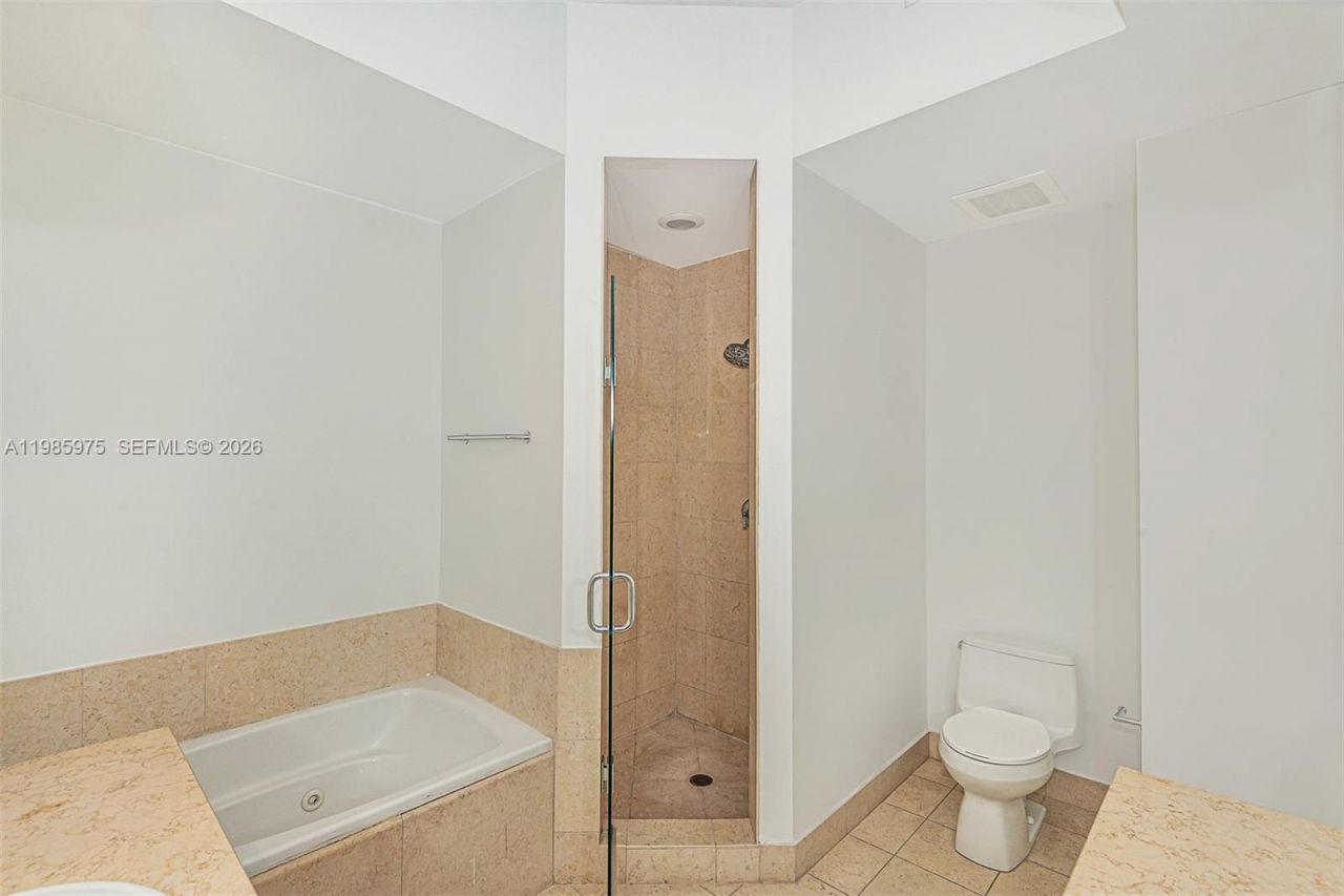 20000 E Country Club Dr , Unit 412, Aventura, FL 33180 Photo