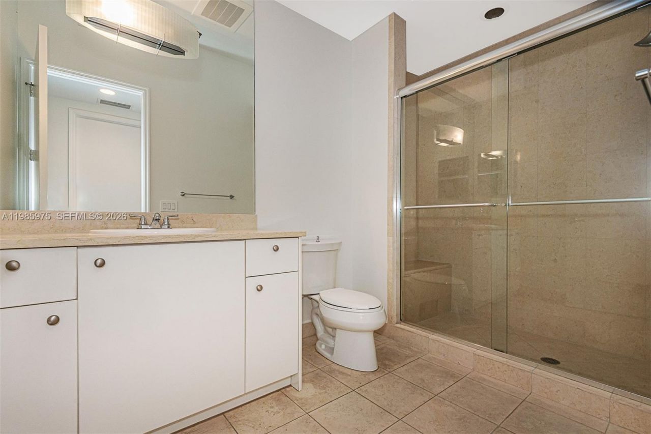 20000 E Country Club Dr , Unit 412, Aventura, FL 33180 Photo