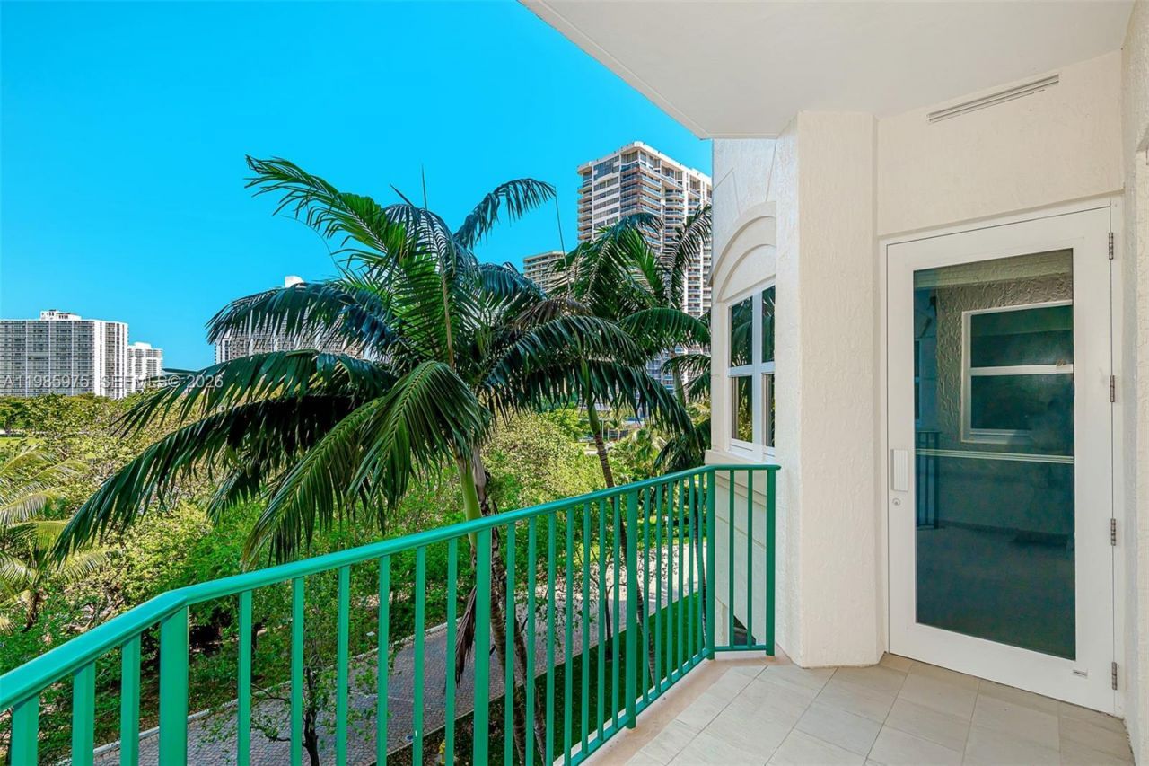 20000 E Country Club Dr , Unit 412, Aventura, FL 33180 Photo