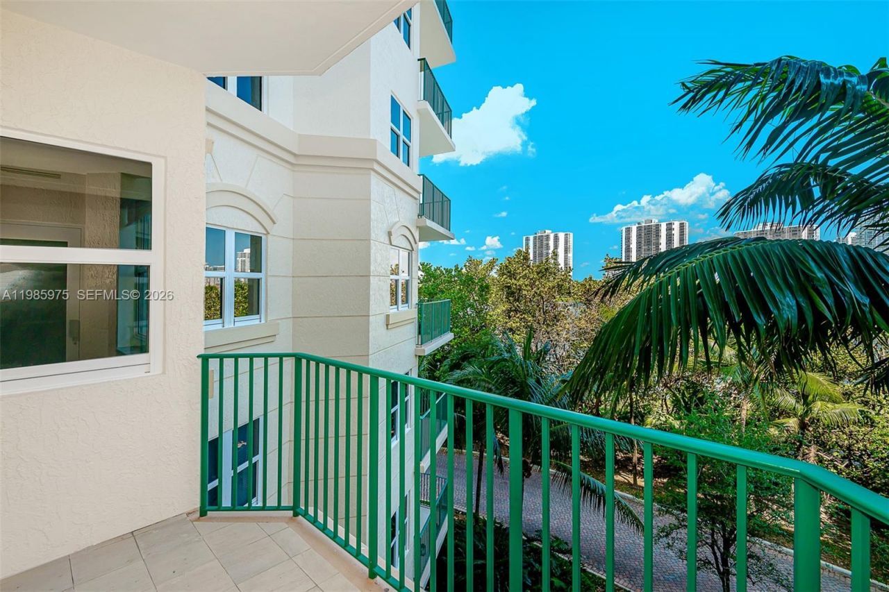 20000 E Country Club Dr , Unit 412, Aventura, FL 33180 Photo