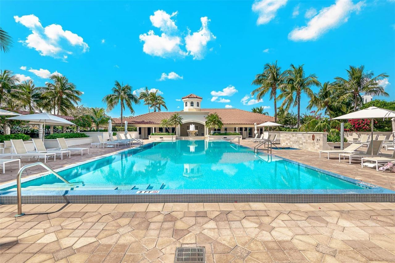 20000 E Country Club Dr , Unit 412, Aventura, FL 33180 Photo