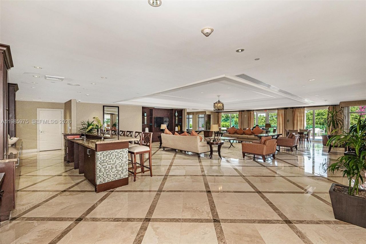 20000 E Country Club Dr , Unit 412, Aventura, FL 33180 Photo