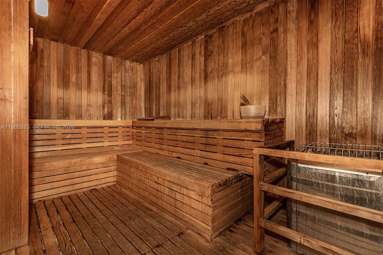 20000 E Country Club Dr , Unit 412, Aventura, FL 33180 Photo