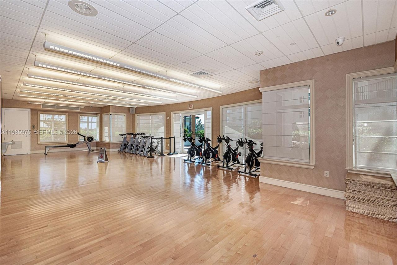 20000 E Country Club Dr , Unit 412, Aventura, FL 33180 Photo