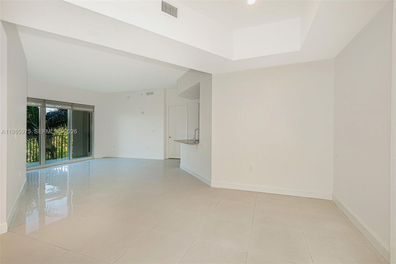 20000 E Country Club Dr , Unit 412, Aventura, FL 33180 Photo