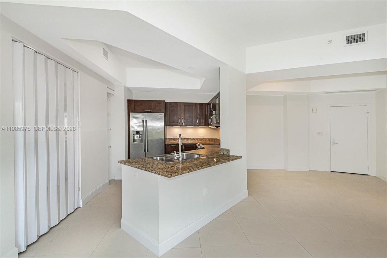 20000 E Country Club Dr , Unit 412, Aventura, FL 33180 Photo