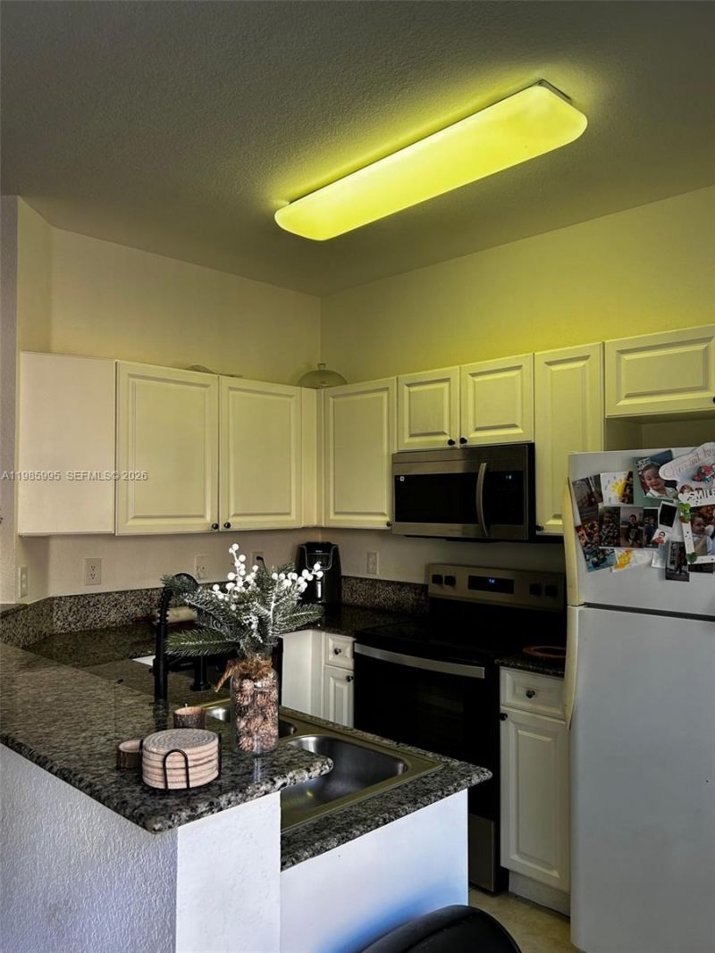 10775 NW 83rd Ter , Unit 2-28, Doral, FL 33178 Photo