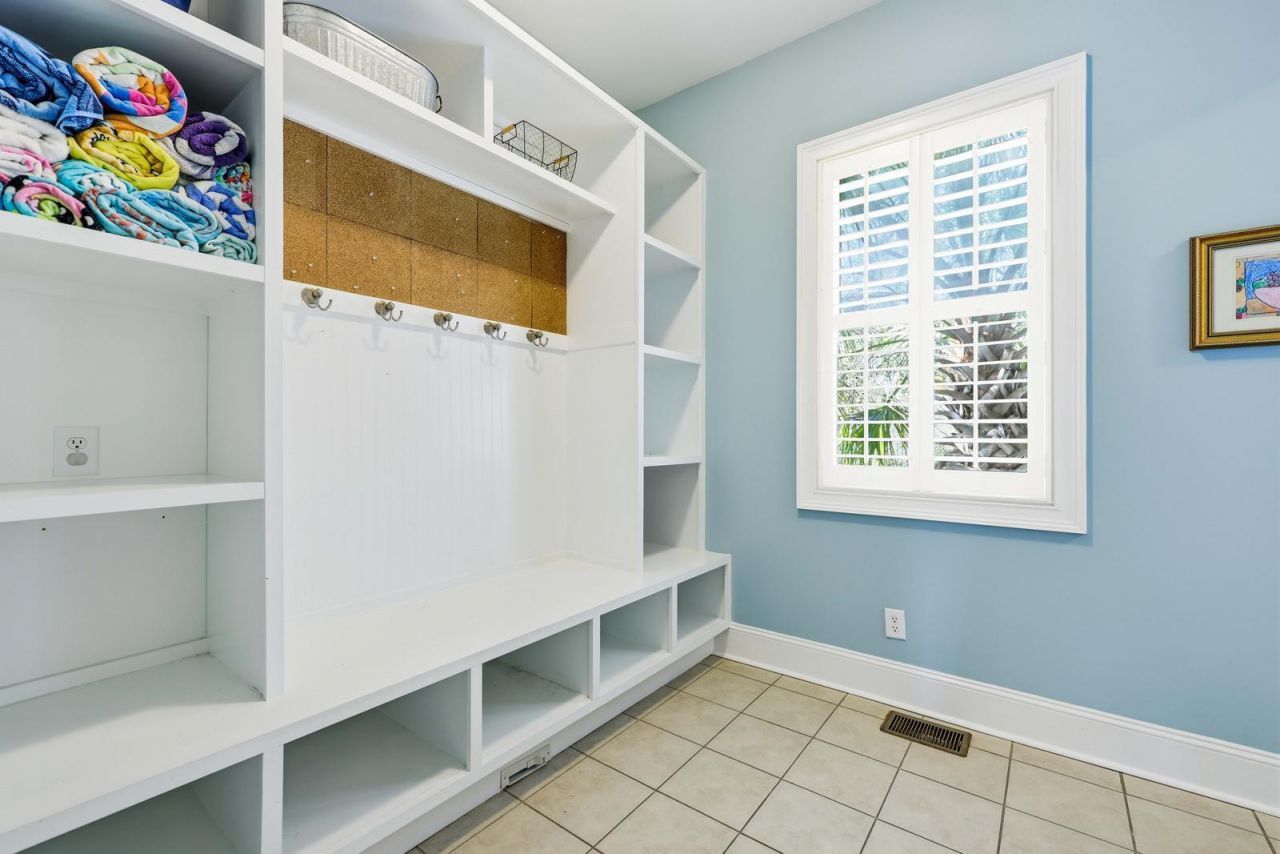 2216 Beckenham Drive Photo 24