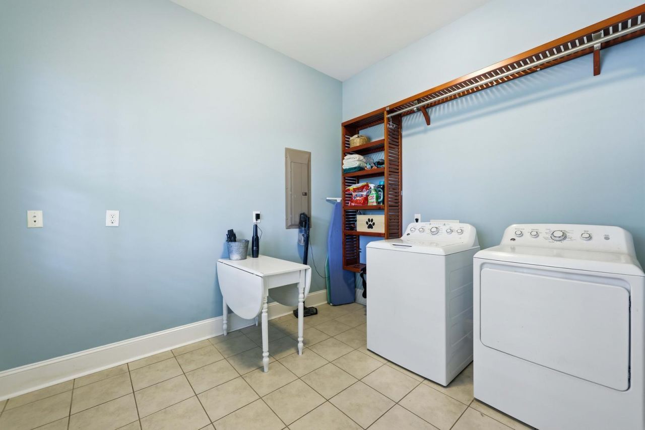 2216 Beckenham Drive Photo 25
