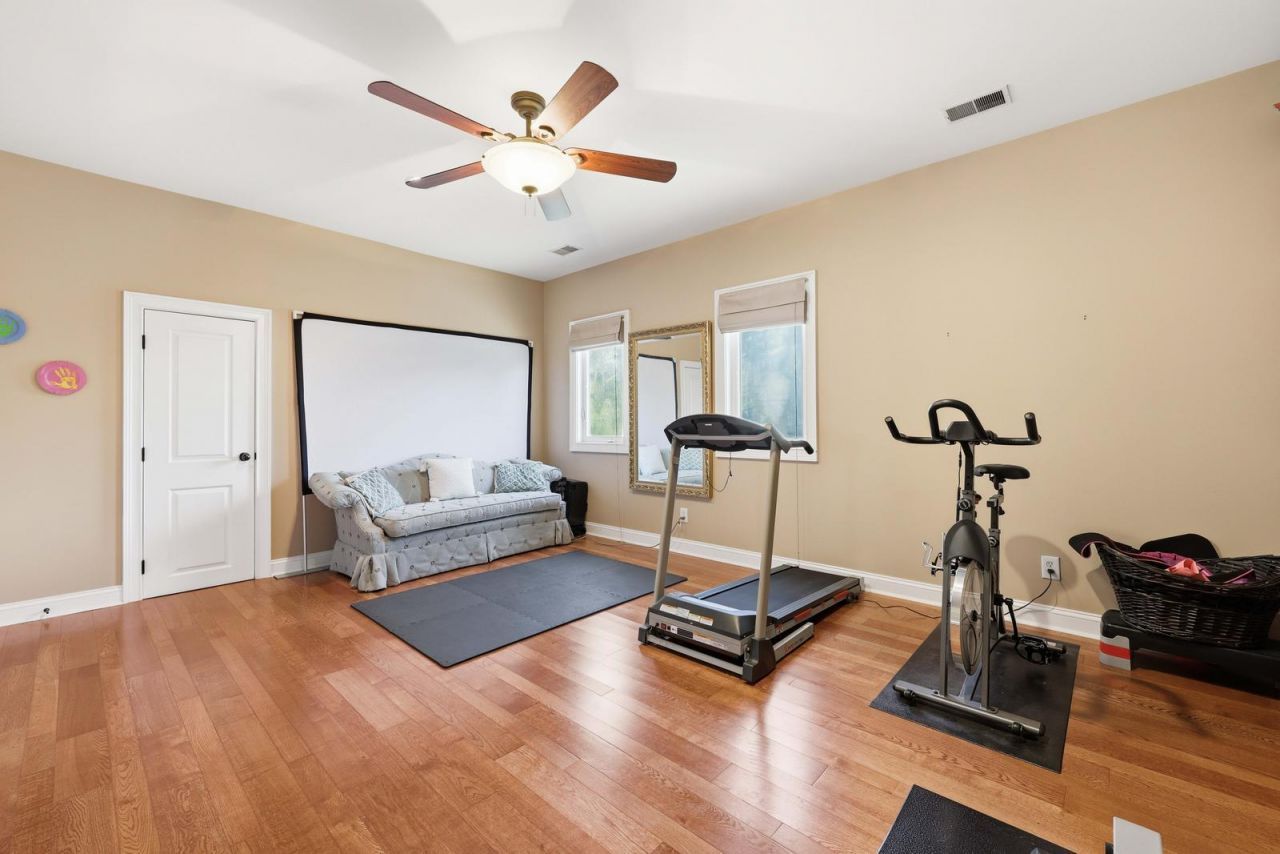 2216 Beckenham Drive Photo 38