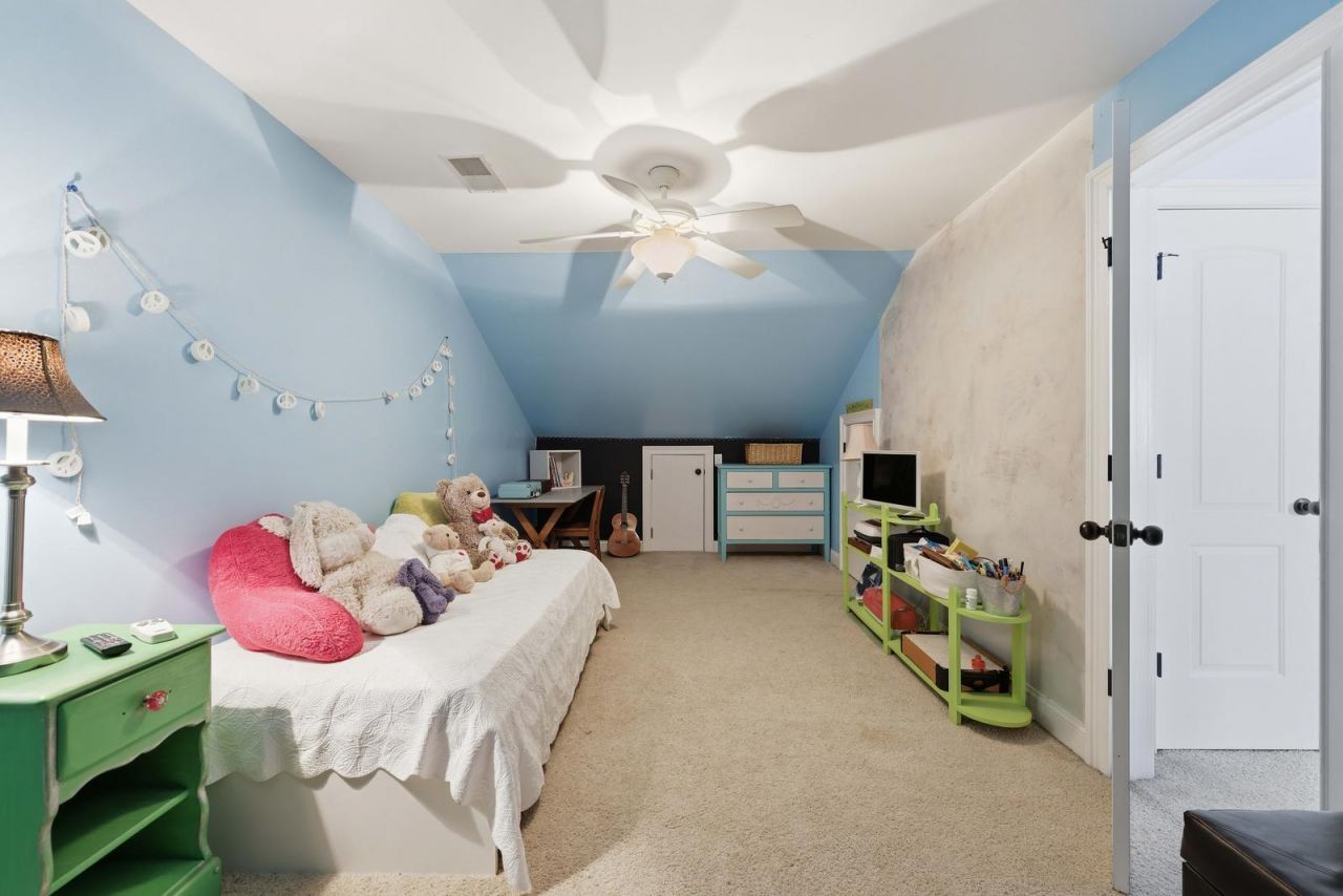 2216 Beckenham Drive Photo 44